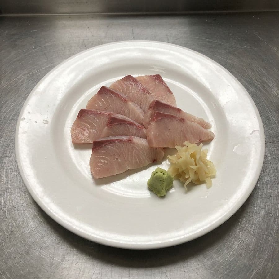 Hamachi Sashimi (7 pcs)
