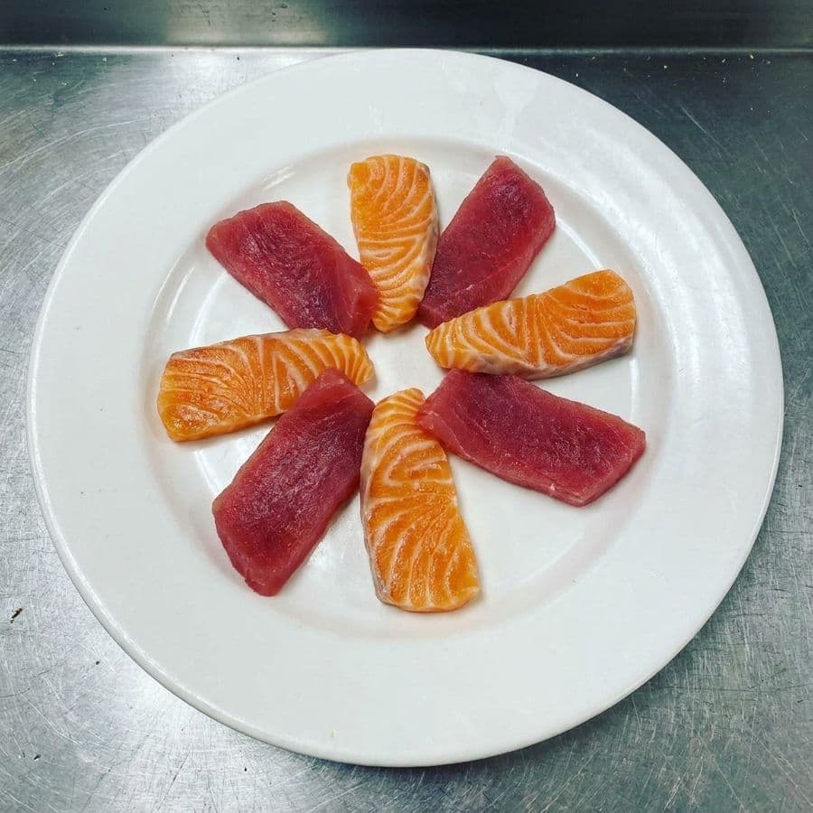 Tuna and Salmon Sashimi (8 pcs)