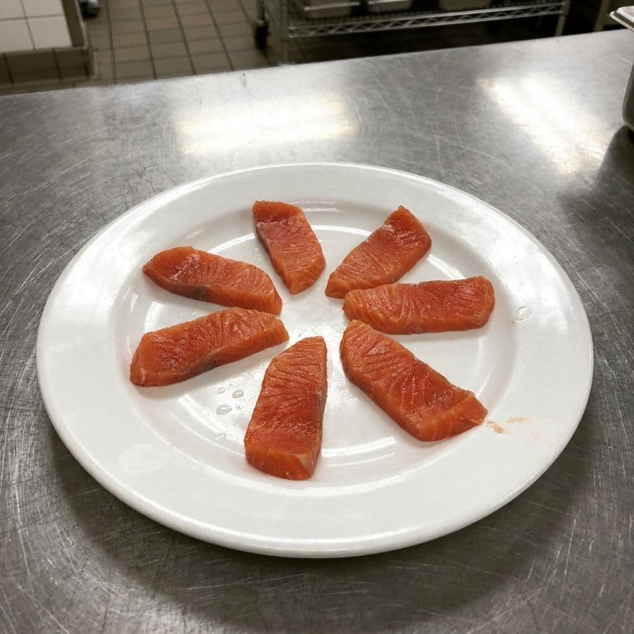 Half Salmon Sashimi (4 pcs)